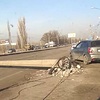 В Симферополе водители застряли в пробке из-за упавшего столба