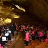 Иностранцы дали концерт в Мраморных пещерах