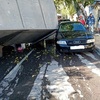 В Феодосии грузовик упал на иномарку