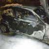 Во дворе жилого дома в Севастополе загорелся автомобиль