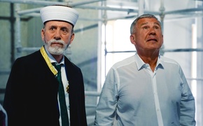 Муфтию Крыма привезли орден из Татарстана