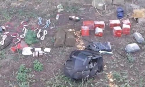ФСБ показала изъятое у крымских диверсантов оружие