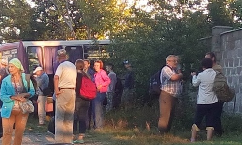 В Севастополе рейсовый автобус остановился об забор