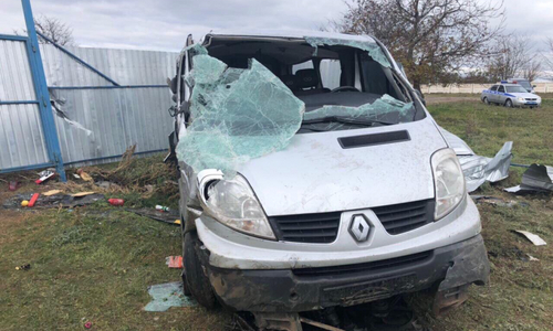В Крыму водитель уснул за рулем и отправил в больницу 6 детей