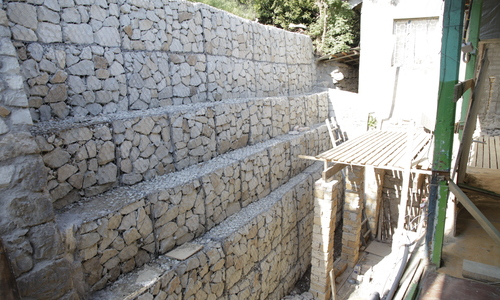 В переулке Ломоносова в Ялте наконец восстановили подпорную стену