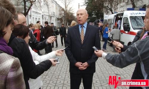 Медики должны зарабатывать деньги, а не получать их, – Могилевский