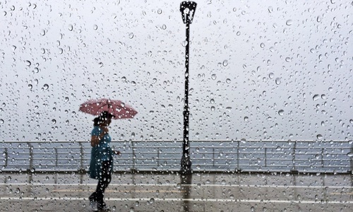 Жаркий крымский день сегодня «разбавят» дожди
