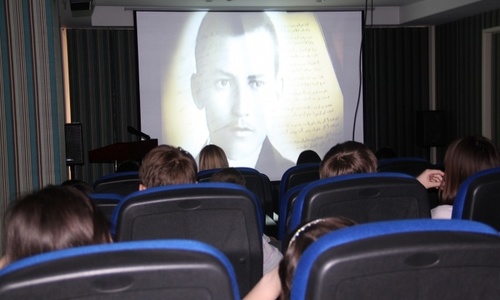 Крымских школьников будут гонять в кино на советскую киноклассику