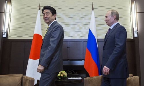 Япония требует у России только два Курильских острова