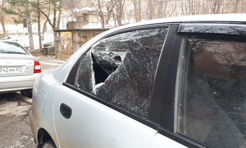 В Симферополе грабитель за ночь испортил 11 авто