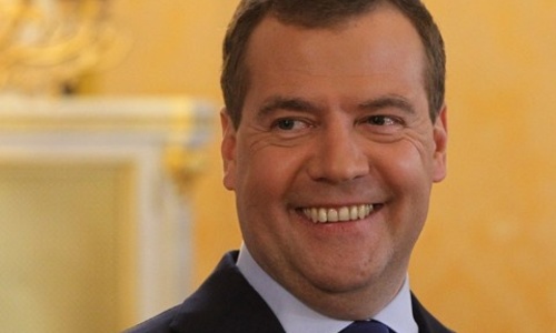 Медведев призвал однопартийцев не стесняться