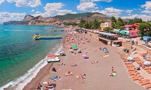 Пляжи Крыма начали готовить к лету раньше обычного