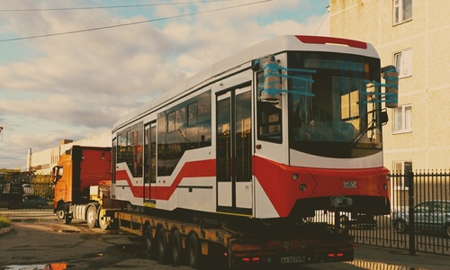 Новые трамваи в Евпаторию с Урала будут возить поштучно