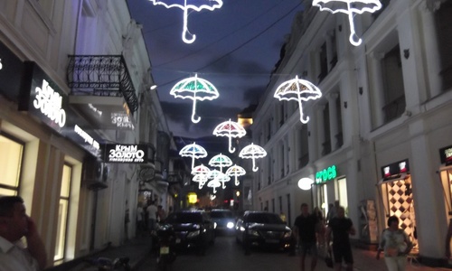 В Ялте появилась «улица зонтиков»