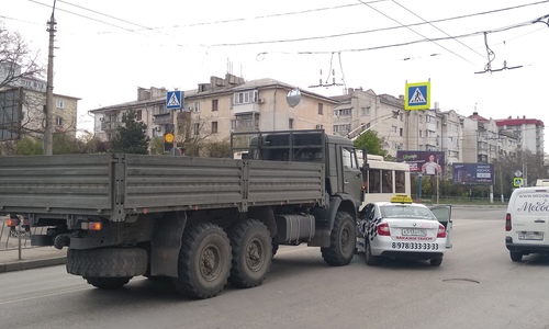 Из-за ДТП в Севастополе образовалась большая пробка