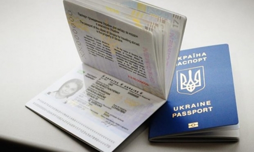Украинский загранпаспорт получили 80 тысяч крымчан