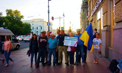 В центре Питера выступили в защиту крымских татар