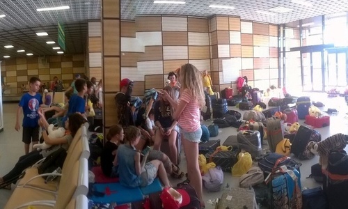 Российских школьников более восьми часов «не пускали» в Крым
