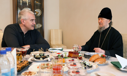 Киев не оставляет в покое ушедшего на покой крымского митрополита