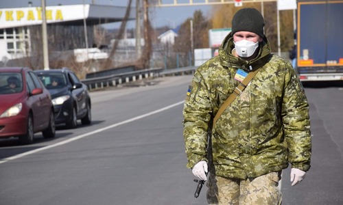 Крымчанам измеряют температуру на въезде в Украину