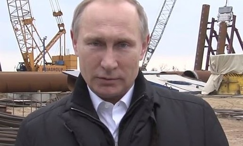 Путин поздравил крымчан со строительной площадки Керченского моста
