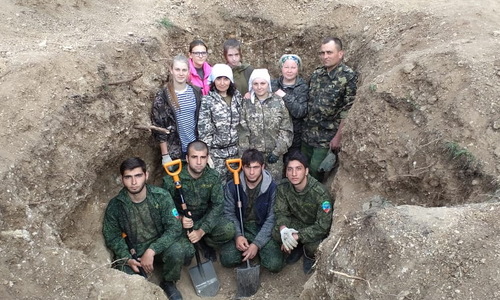 В яме под Севастополем обнаружили десятки погибших бойцов