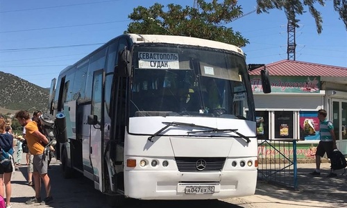 Туристка в Крыму догоняла автобус с незрячим сыном