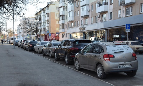 В центре Симферополя открыли новую парковку