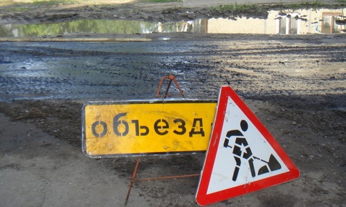 В Крыму не успевают с ремонтом дорог