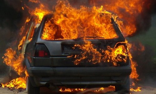 За ночь в Крыму сгорели два автомобиля