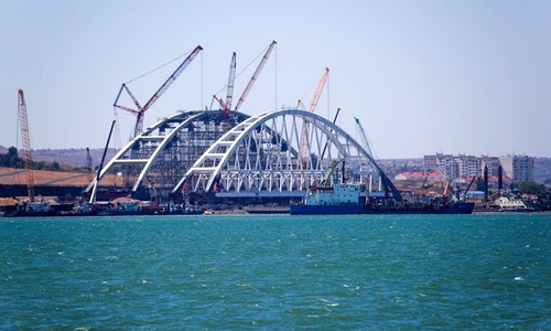 Для установки арок моста в Крым нужно больше времени