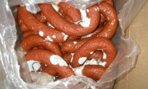 В симферопольской торговой сети нашли 6 тонн протухшей колбасы