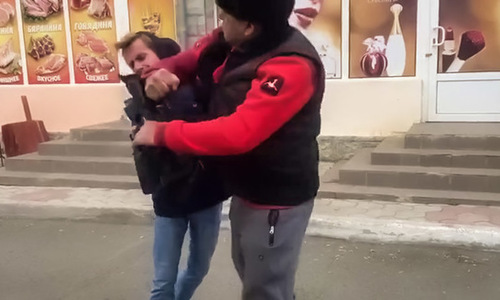 Журналист «Крым-24» получил в лицо на рынке в Евпатории