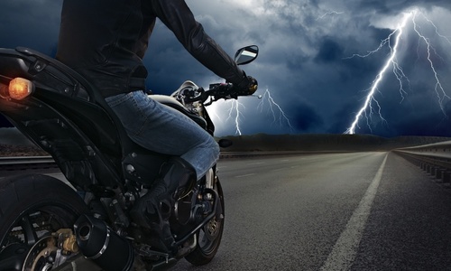В Севастополе в мотоциклиста попала молния