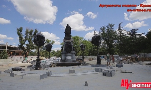Точной даты открытия памятника Екатерине II нет, – Аксенова