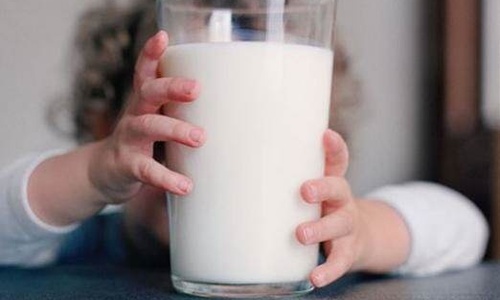 Крымские дети пьют поддельное молоко из России