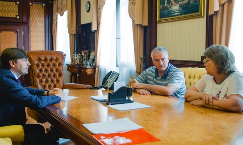 Министр просвещения из Москвы приехал советоваться в Крым