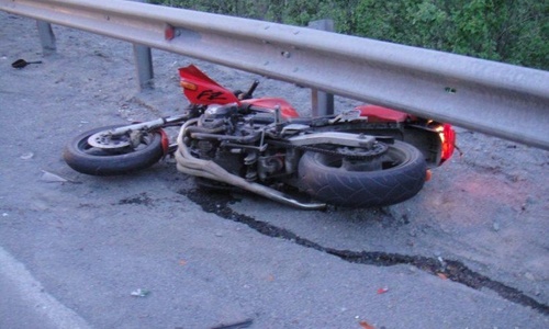 В Ялте мотоциклист разбился вместе с девушкой