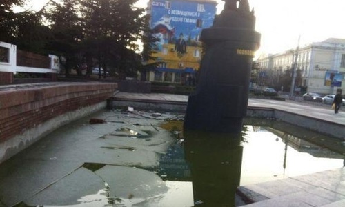 Памятник севастопольским подводникам всплыл на поверхность