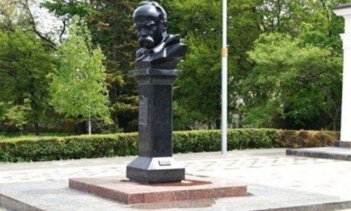 За памятником Шевченко в Симферополе теперь будет следить веб-камера