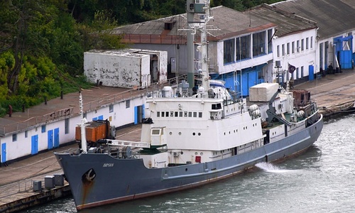Экипаж и документы с пробитого судна завезли в Крым
