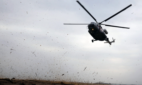 Низколетящий вертолет оборвал ЛЭП в Крыму