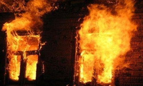 Керченские спасатели вытащили мужчину из огня