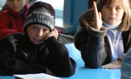 Следком выясняет правду о замерзающих в школе Севастополя детях