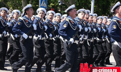В Севастополе начались тренировки к военному параду на День ВМФ