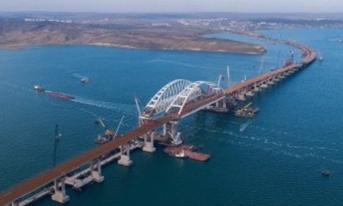 Автодорожная часть моста в Крым готова на две трети