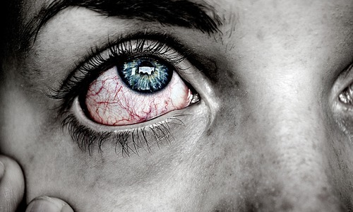 «Омикрон» пробирается в организм через глаза