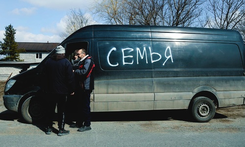 Машины беженцев с Украины бесплатно заправляют на границе с Крымом