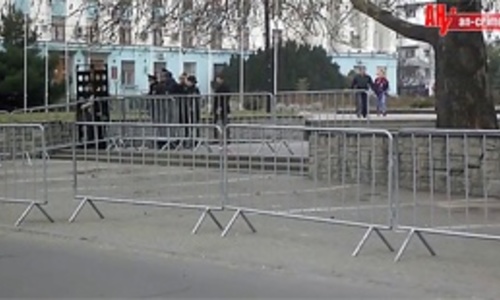 Площадь Ленина готова к приему крымских татар