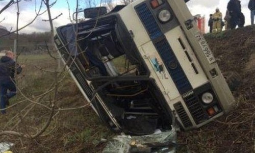 Автобус на крымской трассе попал в ДТП из-за водителя